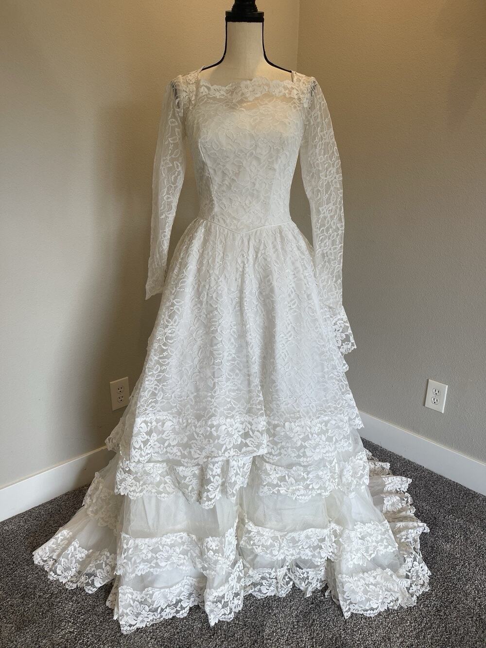 Vintage Wedding XS/Small Dress Romantic Lace Gown Victorian Prairie Tiered Train